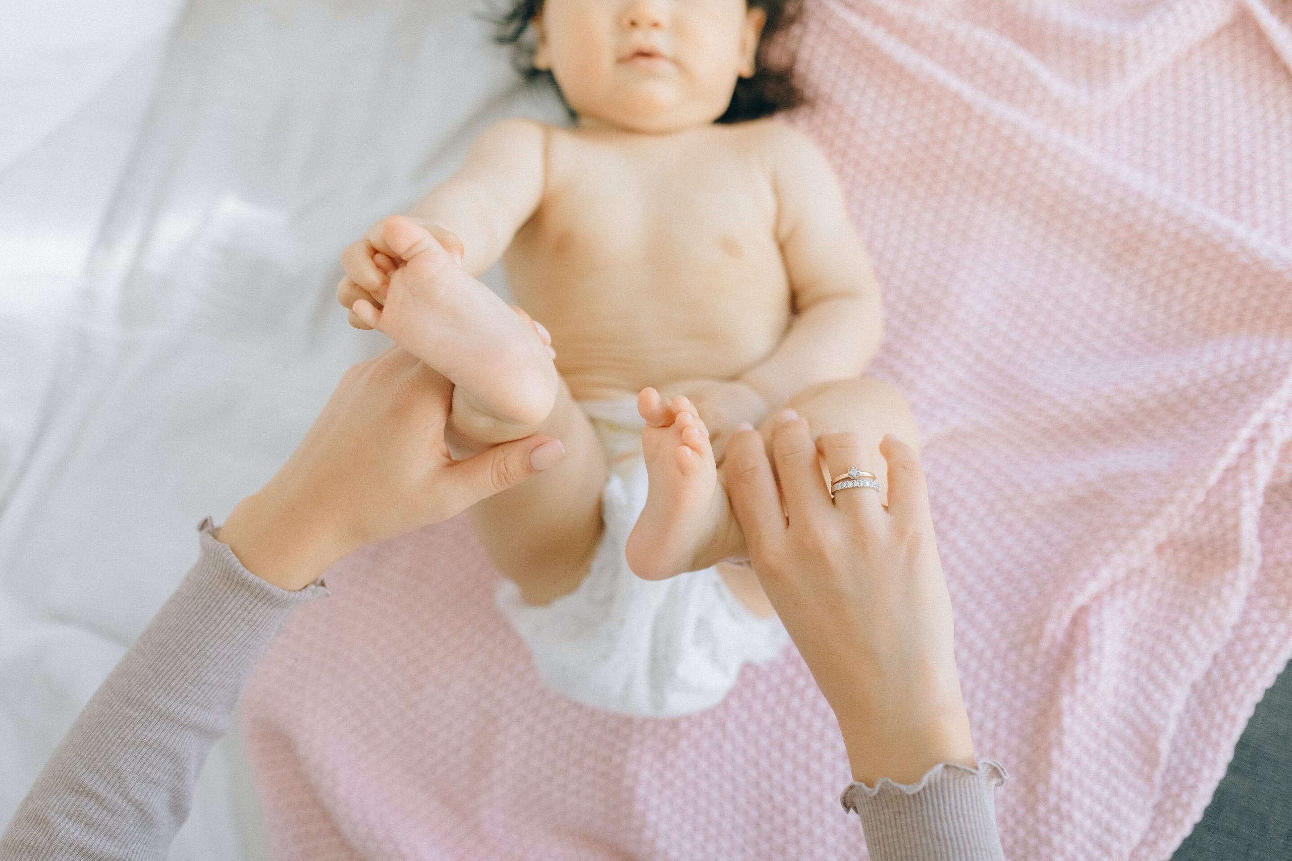 עיסוי תינוקות - איך עושים מסג' לתינוק